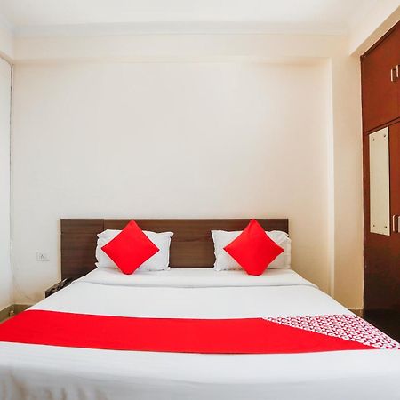 OYO 71053 Av Residency Otel Noida Dış mekan fotoğraf