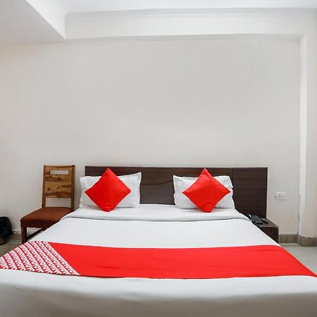 OYO 71053 Av Residency Otel Noida Dış mekan fotoğraf