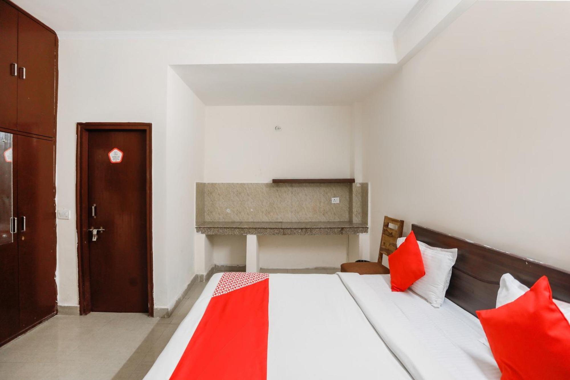 OYO 71053 Av Residency Otel Noida Dış mekan fotoğraf