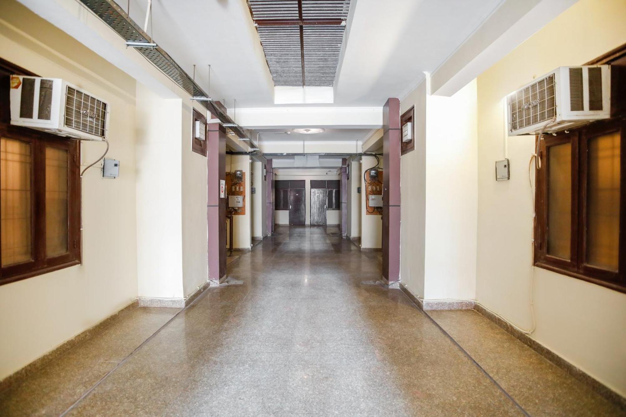 OYO 71053 Av Residency Otel Noida Dış mekan fotoğraf