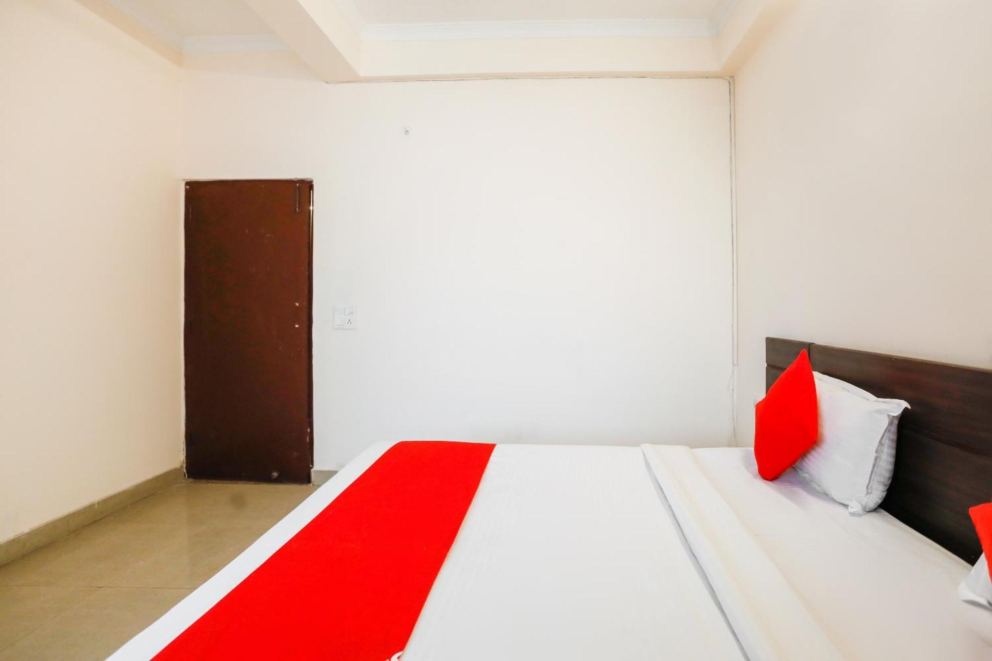 OYO 71053 Av Residency Otel Noida Dış mekan fotoğraf