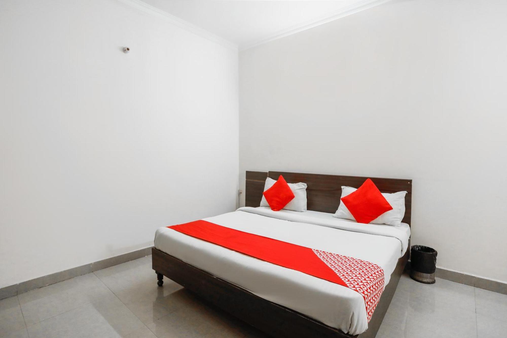 OYO 71053 Av Residency Otel Noida Dış mekan fotoğraf