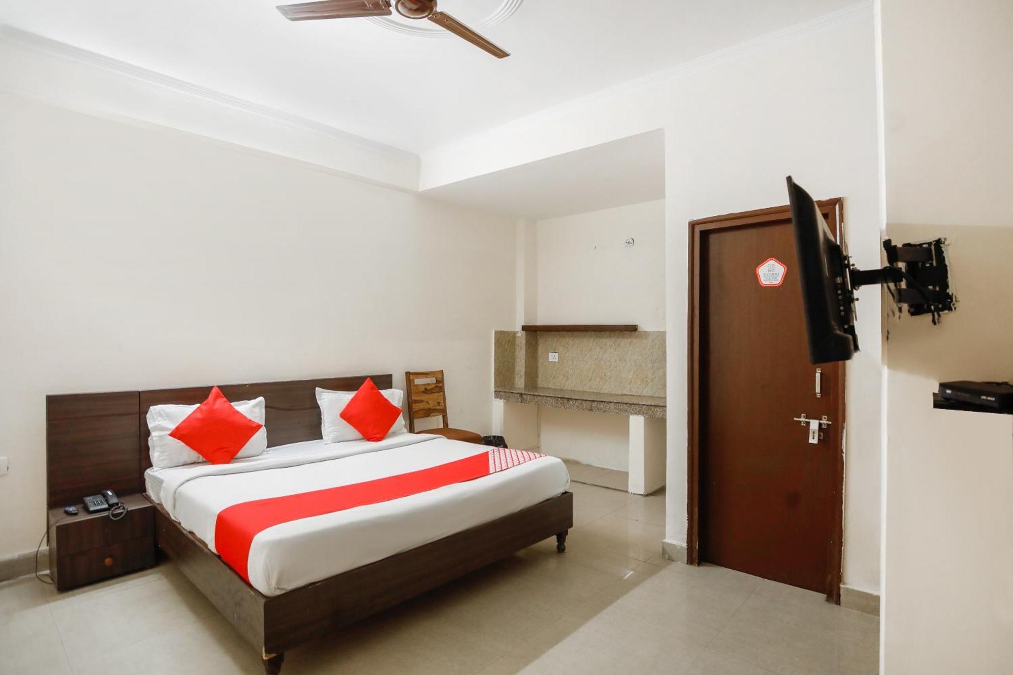 OYO 71053 Av Residency Otel Noida Dış mekan fotoğraf