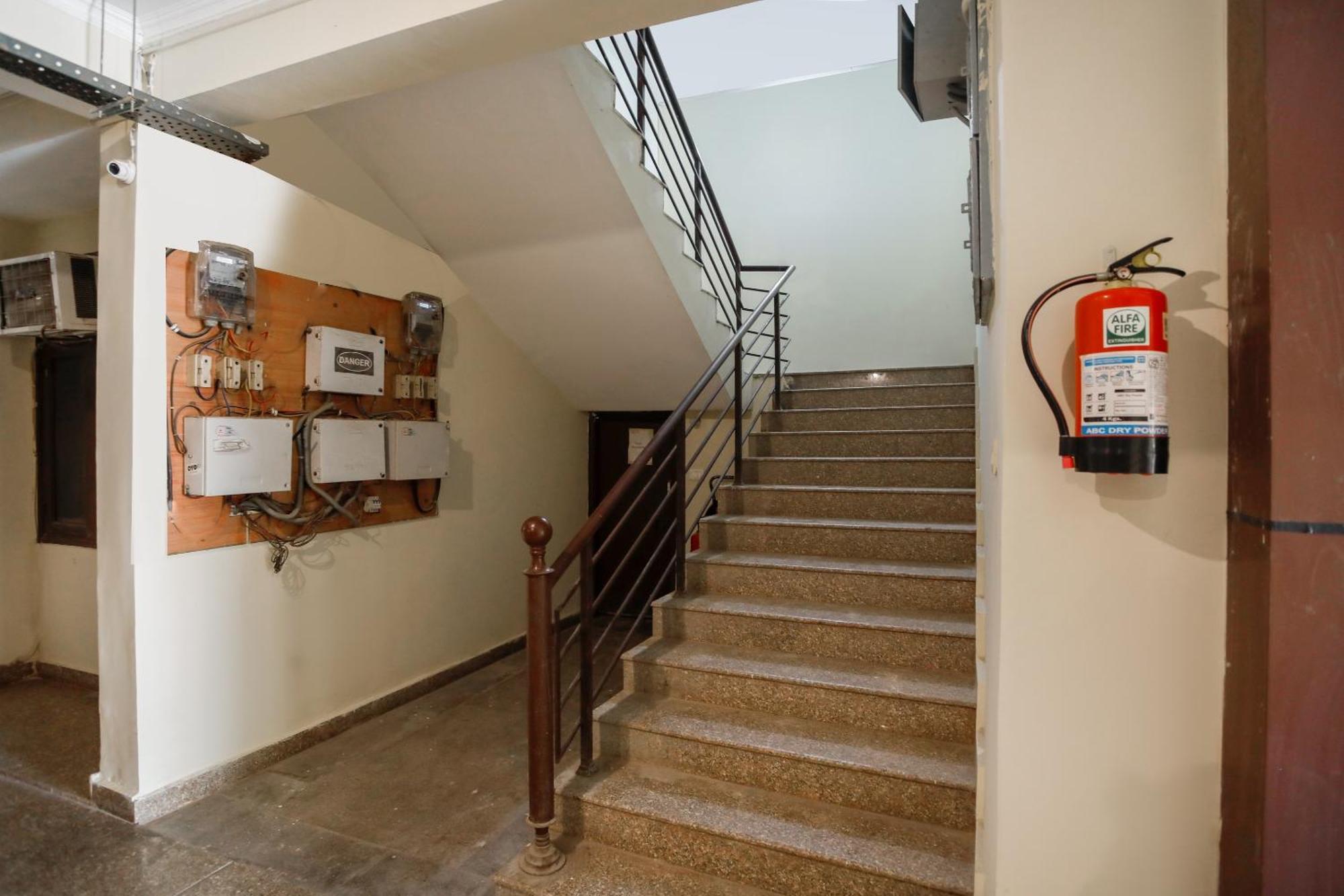 OYO 71053 Av Residency Otel Noida Dış mekan fotoğraf