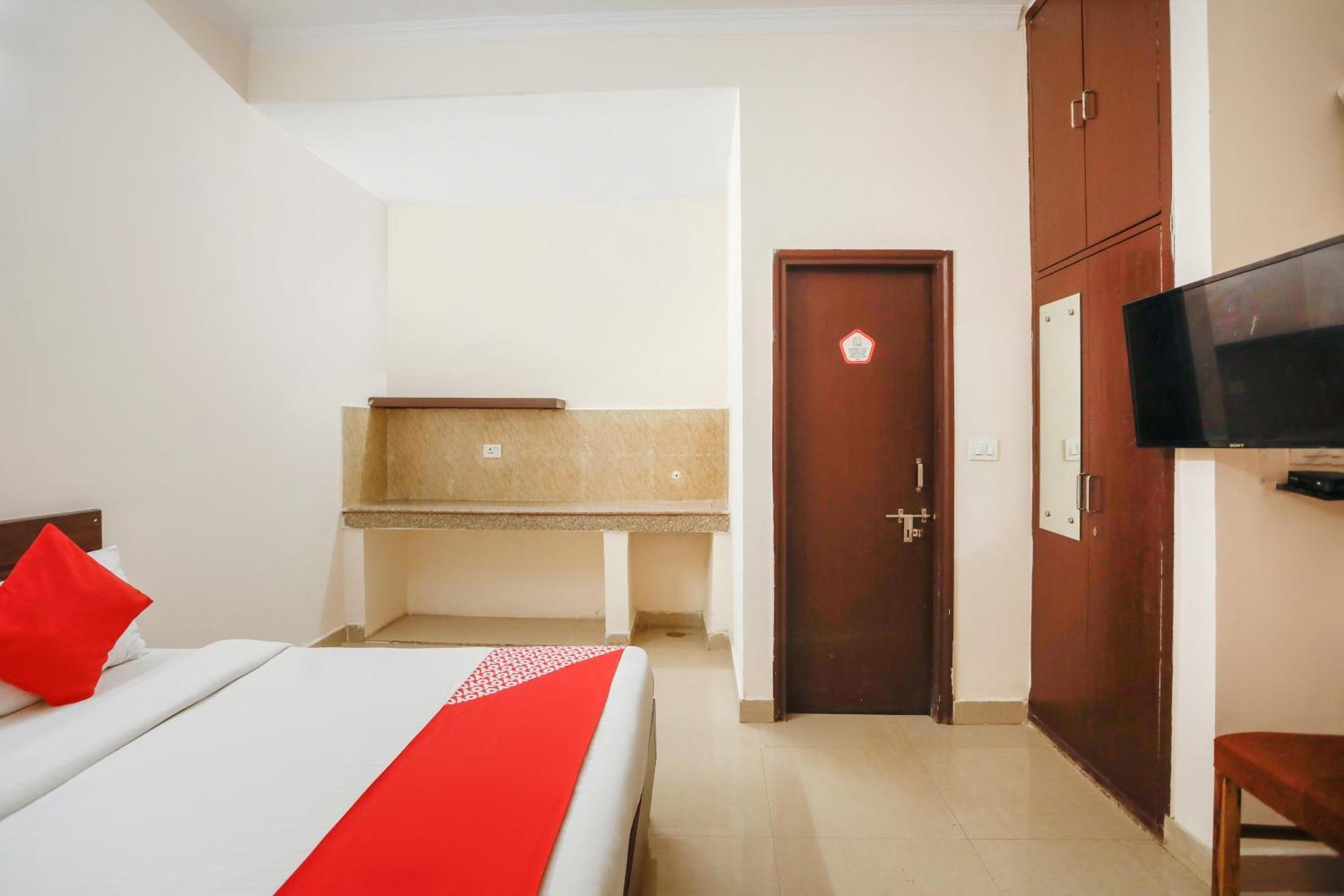 OYO 71053 Av Residency Otel Noida Dış mekan fotoğraf