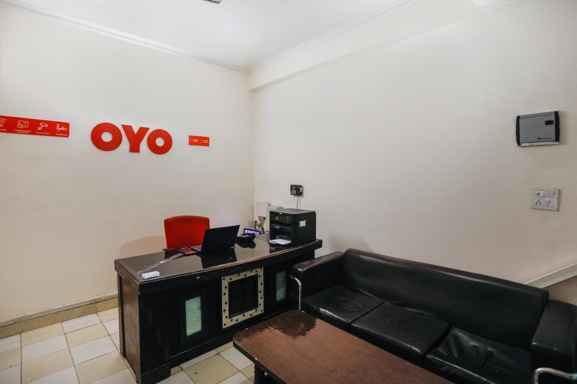 OYO 71053 Av Residency Otel Noida Dış mekan fotoğraf