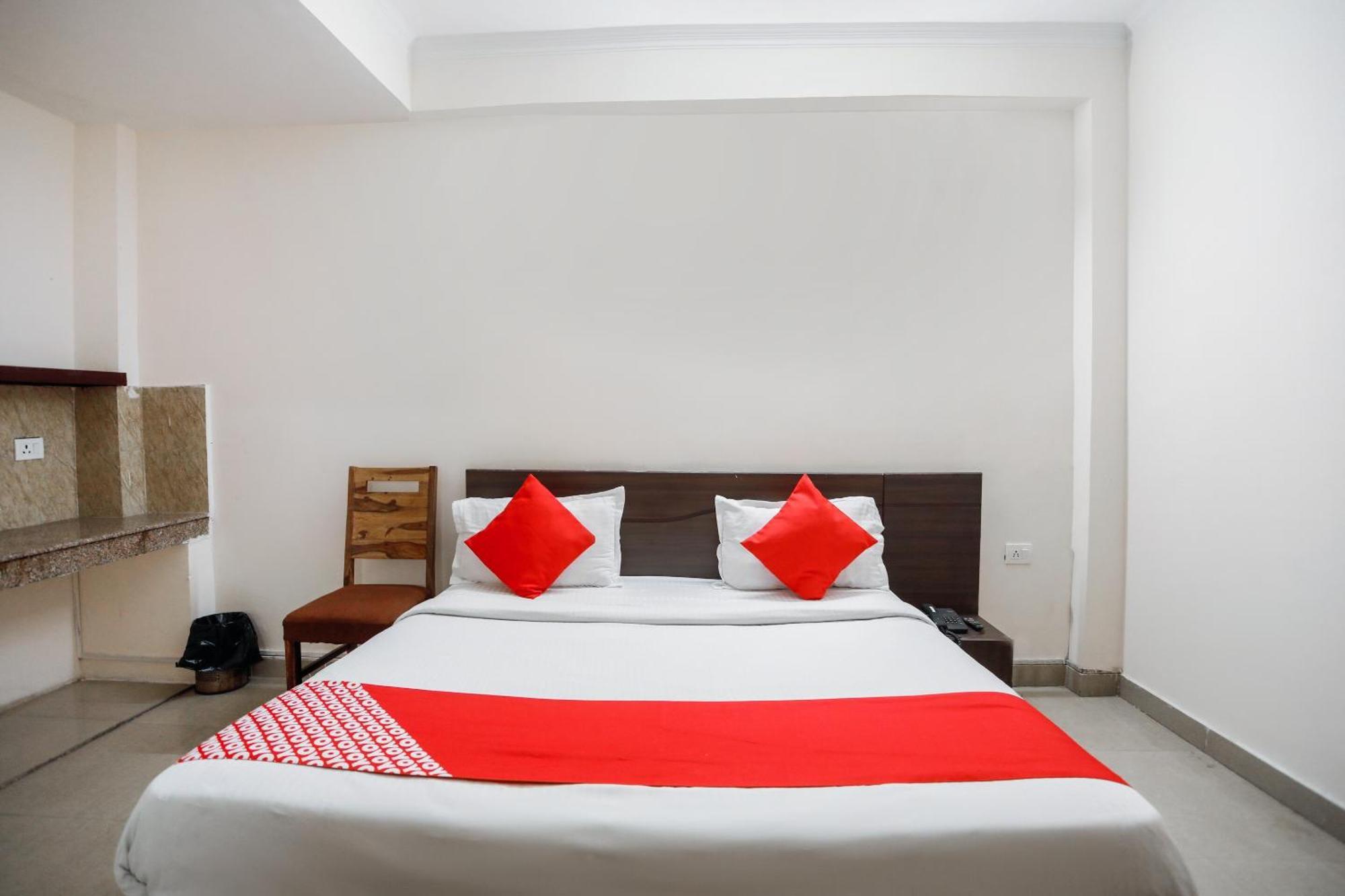 OYO 71053 Av Residency Otel Noida Dış mekan fotoğraf